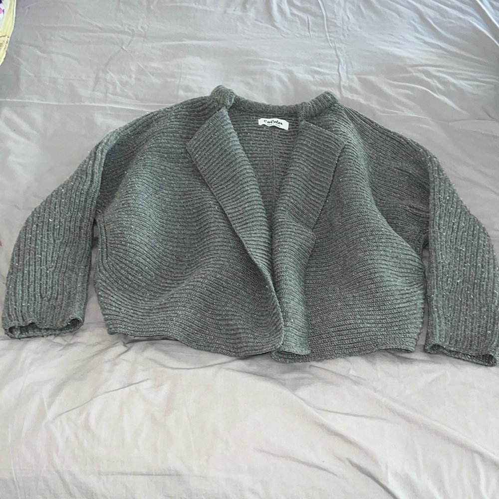 Grey cable knit long-sleeved cardigan